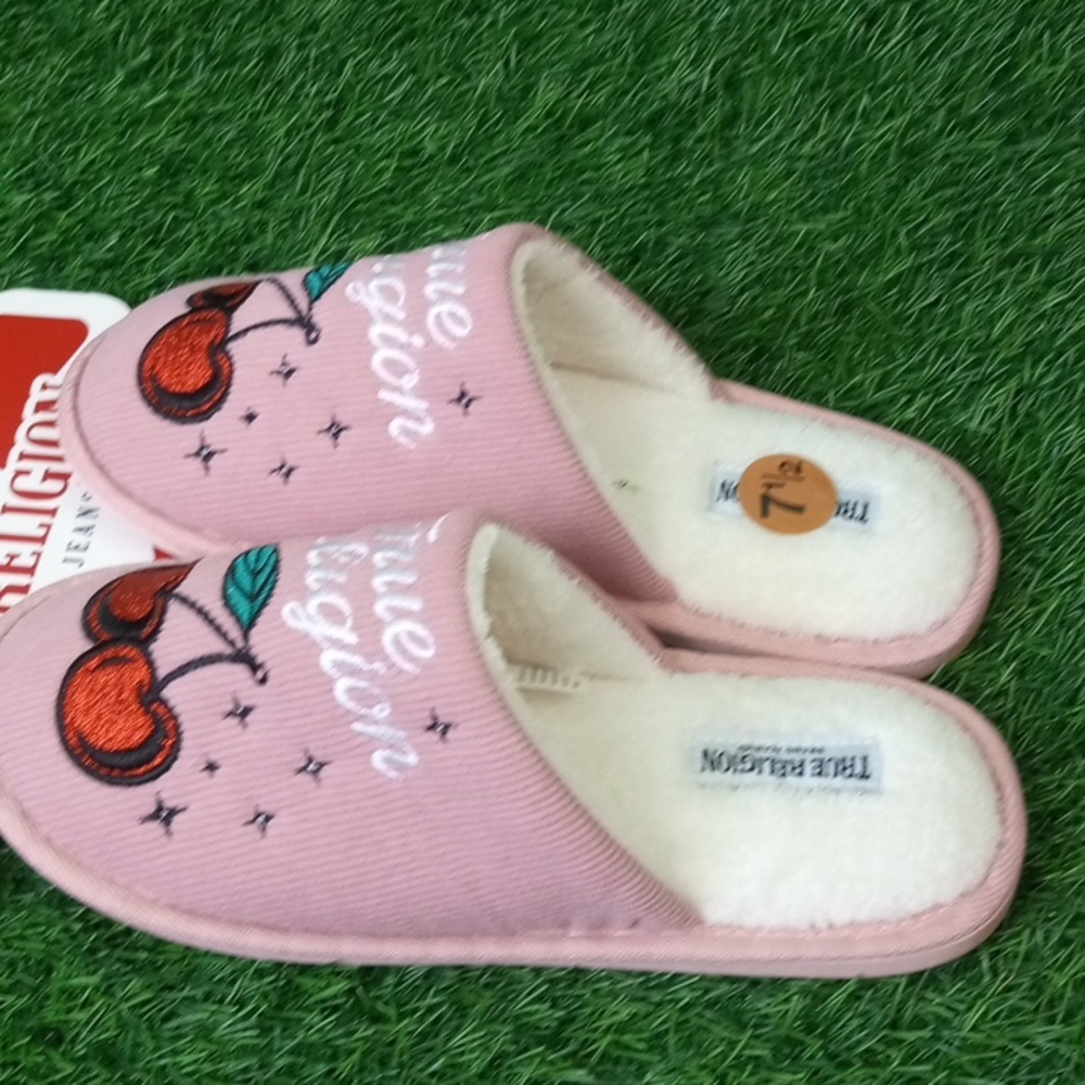 👠🍒 True Religion Women's Pink Cherry Slip-On Slippers - Picture 3 of 6
